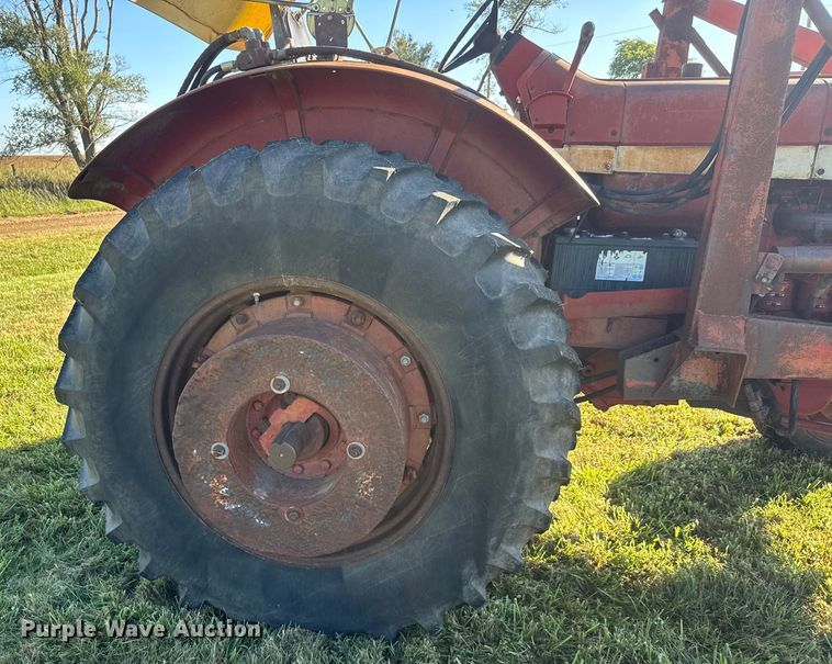 image for item EM8173 1966 International Harvester 806 tractor