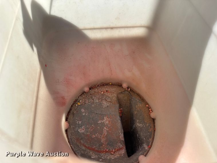 image for item EM8174 White-New Idea 5100 planter