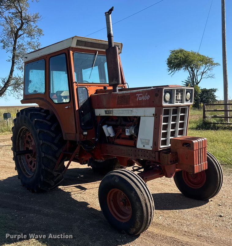 image for item EM8175 1973 International Farmall 1066 tractor
