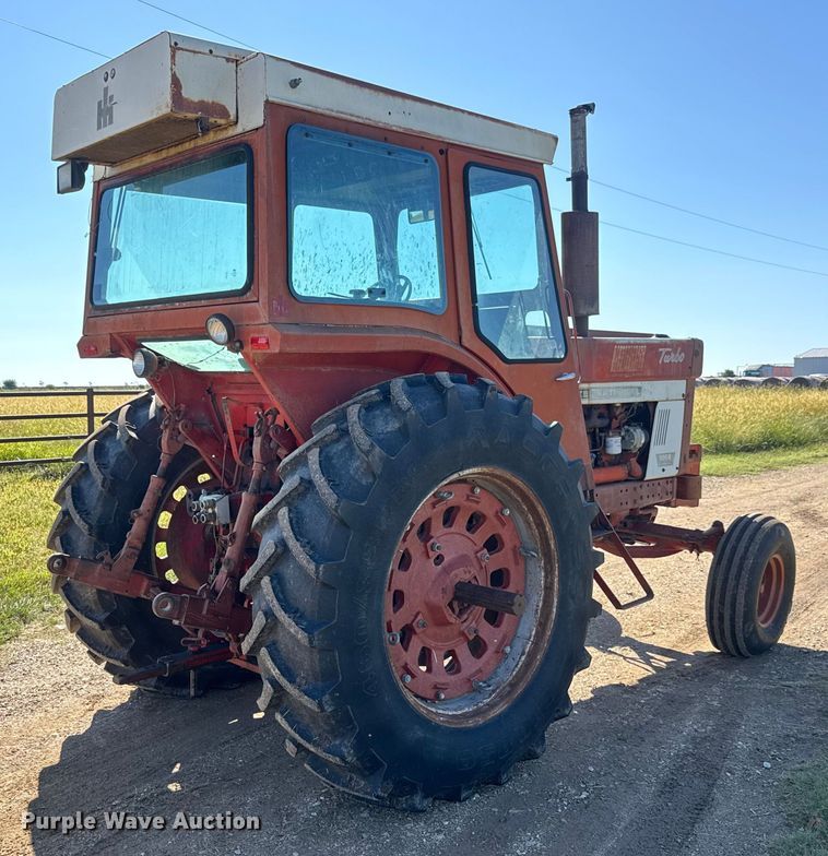 image for item EM8175 1973 International Farmall 1066 tractor