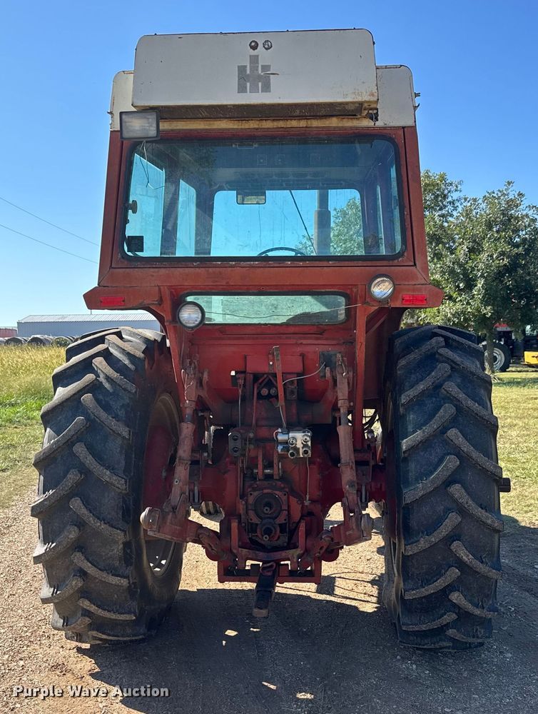 image for item EM8175 1973 International Farmall 1066 tractor