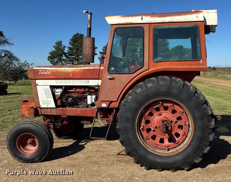 image for item EM8175 1973 International Farmall 1066 tractor