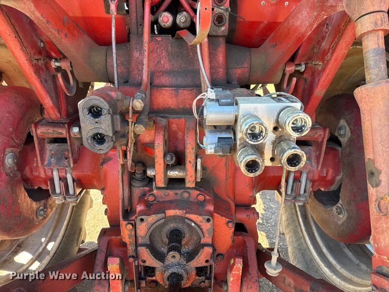 image for item EM8175 1973 International Farmall 1066 tractor