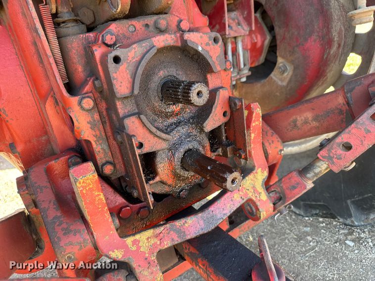 image for item EM8175 1973 International Farmall 1066 tractor