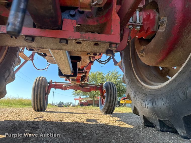 image for item EM8175 1973 International Farmall 1066 tractor