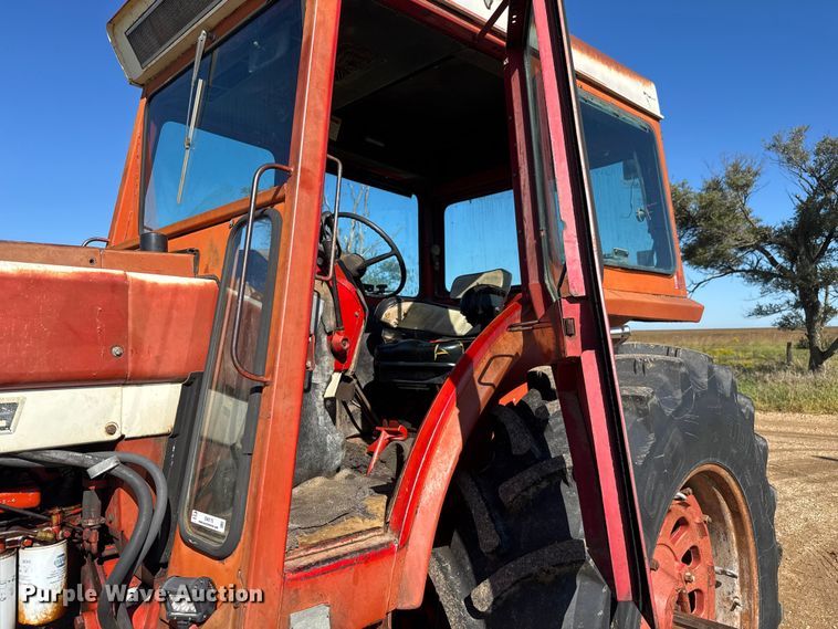 image for item EM8175 1973 International Farmall 1066 tractor