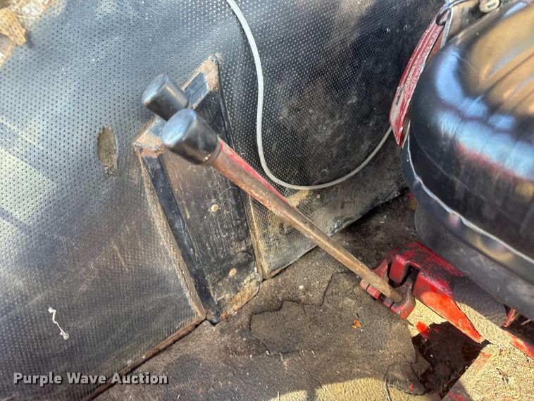 image for item EM8175 1973 International Farmall 1066 tractor