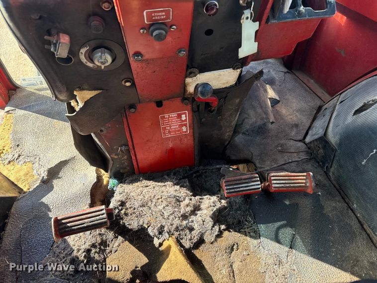 image for item EM8175 1973 International Farmall 1066 tractor