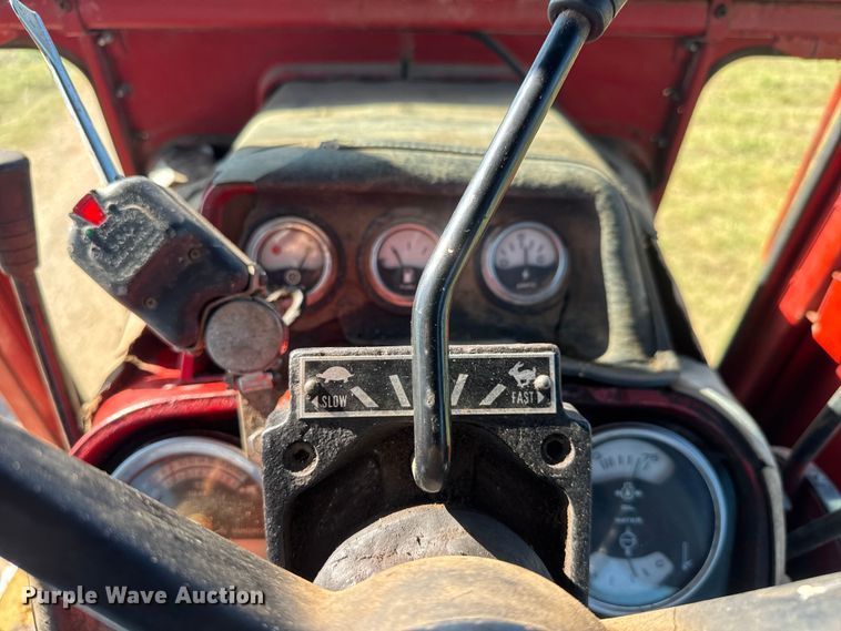 image for item EM8175 1973 International Farmall 1066 tractor