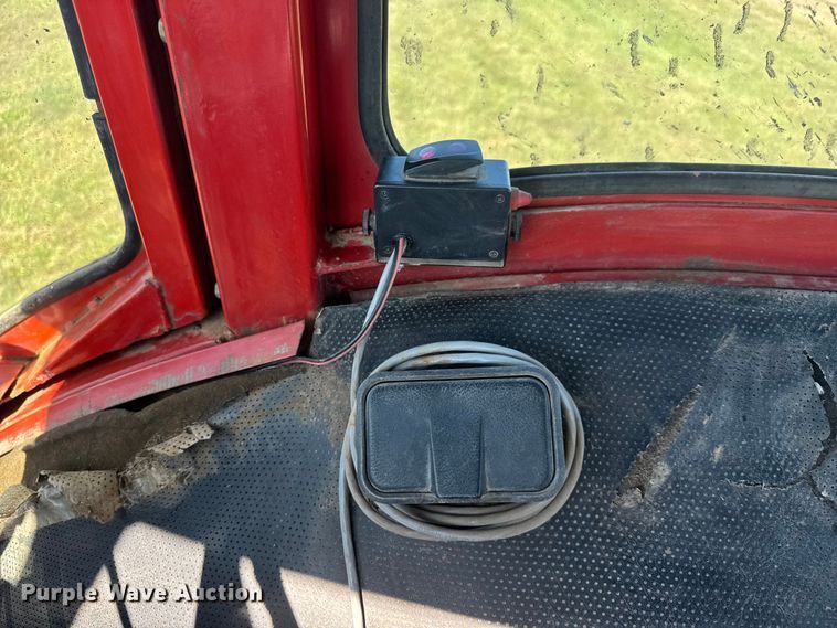 image for item EM8175 1973 International Farmall 1066 tractor