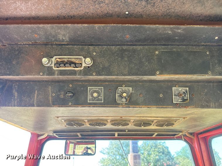 image for item EM8175 1973 International Farmall 1066 tractor