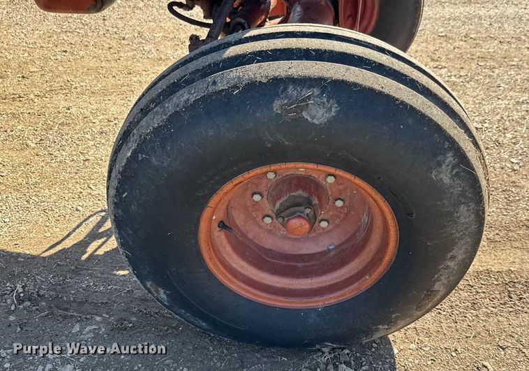 image for item EM8175 1973 International Farmall 1066 tractor