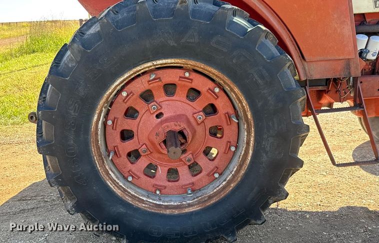 image for item EM8175 1973 International Farmall 1066 tractor