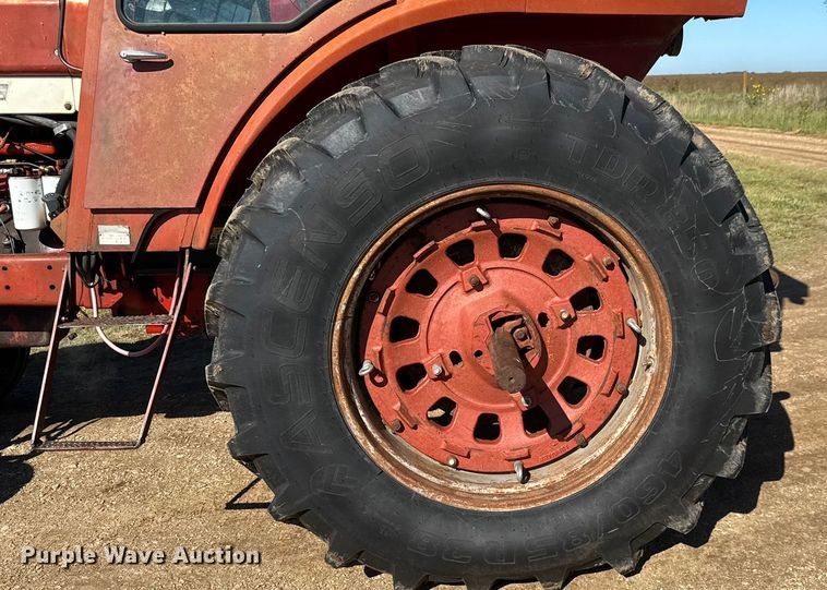 image for item EM8175 1973 International Farmall 1066 tractor