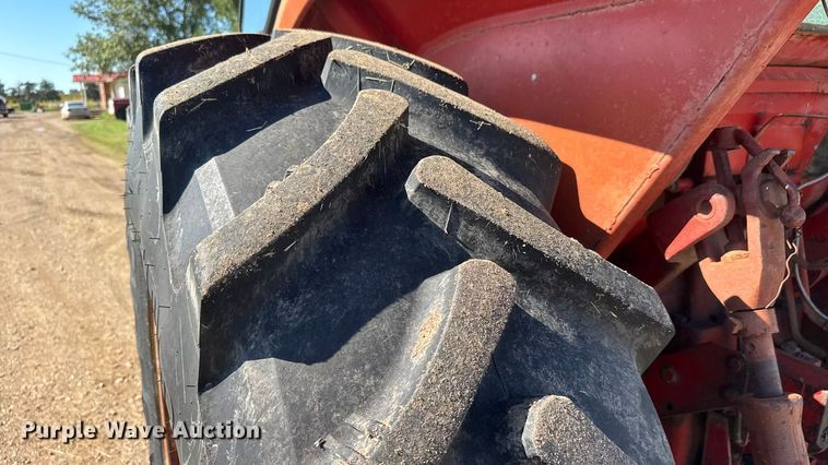 image for item EM8175 1973 International Farmall 1066 tractor