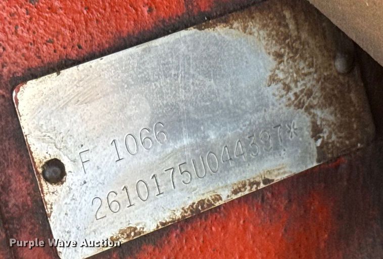 image for item EM8175 1973 International Farmall 1066 tractor