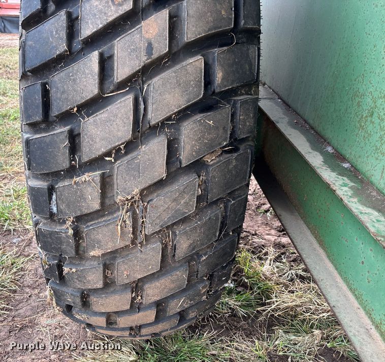 image for item EM8182 John Deere 500 grain cart