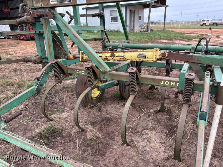 image for item EM8187 John Deere 1010 field cultivator