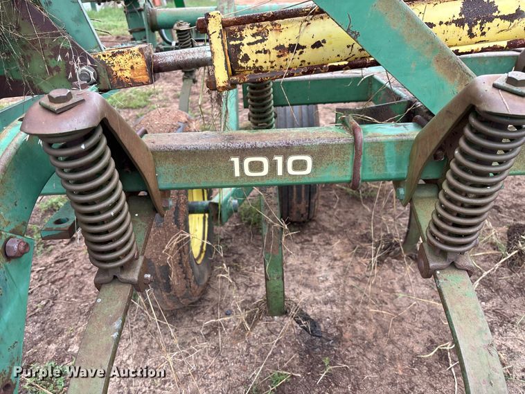image for item EM8187 John Deere 1010 field cultivator