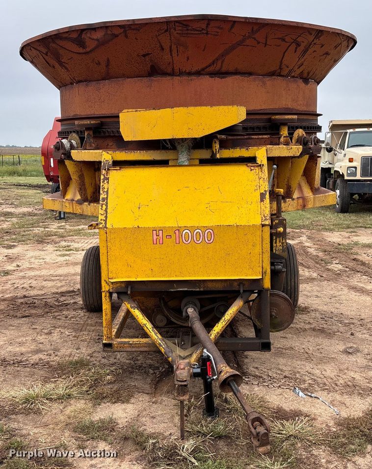 image for item EM8188 Haybuster H-1000 Big Bite tub grinder