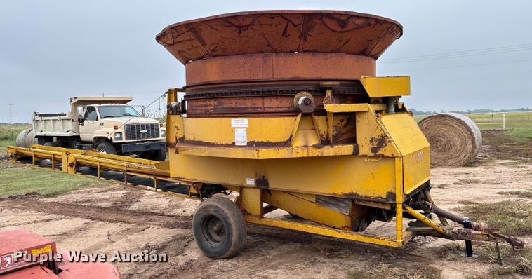 image for item EM8188 Haybuster H-1000 Big Bite tub grinder