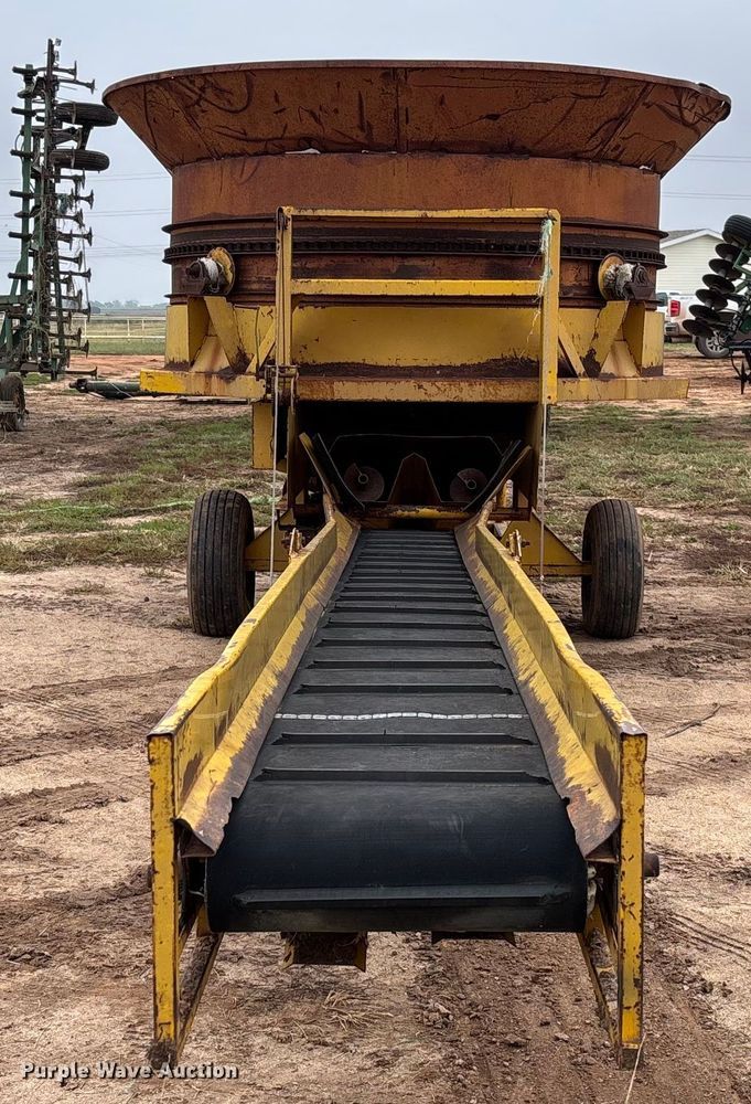 image for item EM8188 Haybuster H-1000 Big Bite tub grinder