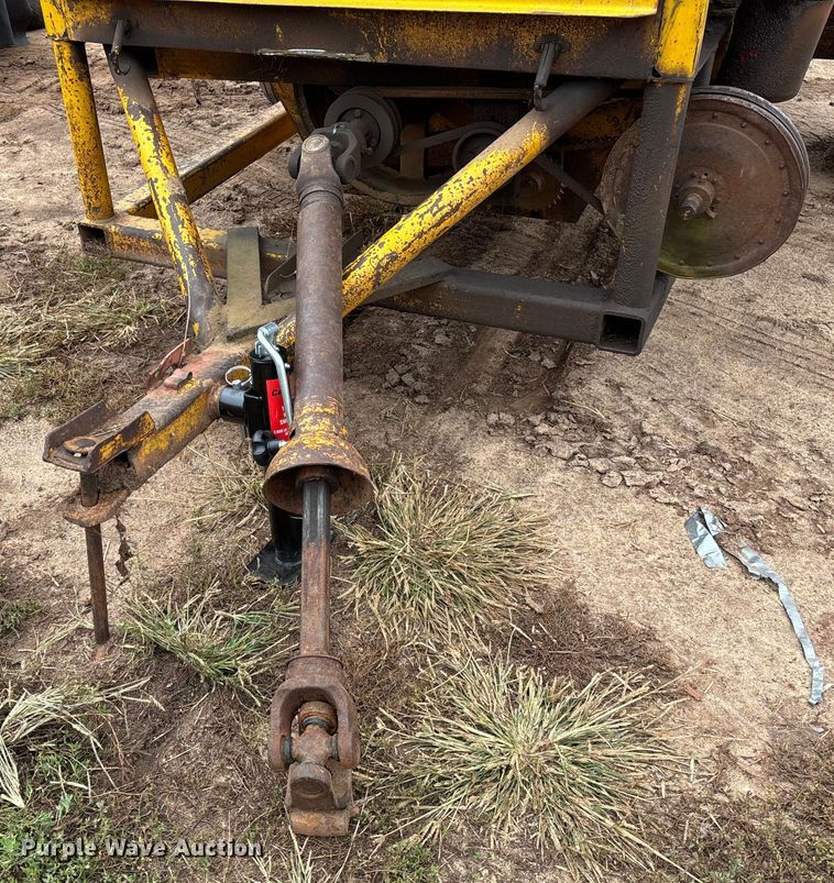 image for item EM8188 Haybuster H-1000 Big Bite tub grinder