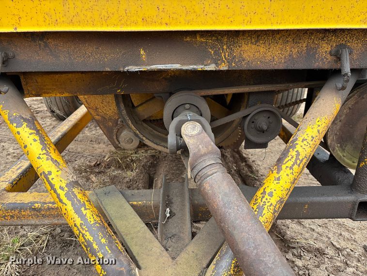 image for item EM8188 Haybuster H-1000 Big Bite tub grinder