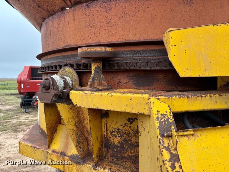 image for item EM8188 Haybuster H-1000 Big Bite tub grinder