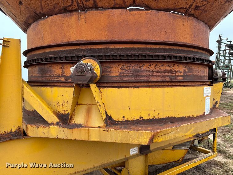 image for item EM8188 Haybuster H-1000 Big Bite tub grinder