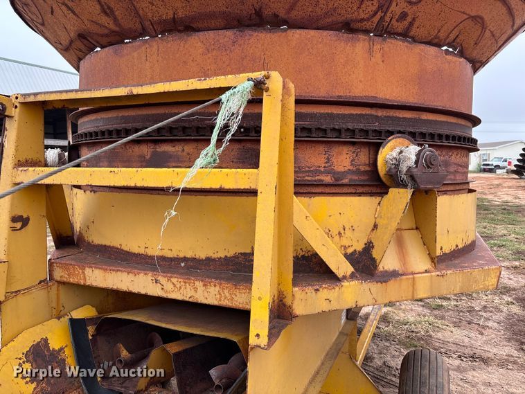 image for item EM8188 Haybuster H-1000 Big Bite tub grinder