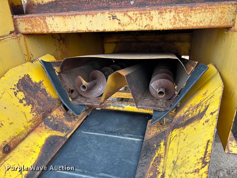 image for item EM8188 Haybuster H-1000 Big Bite tub grinder