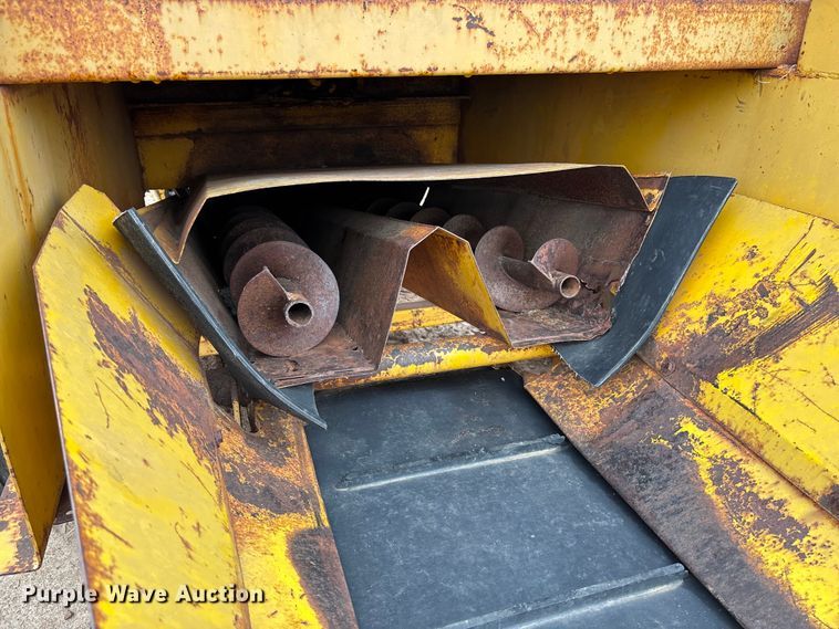 image for item EM8188 Haybuster H-1000 Big Bite tub grinder