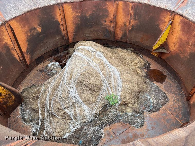 image for item EM8188 Haybuster H-1000 Big Bite tub grinder