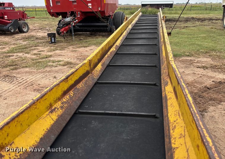 image for item EM8188 Haybuster H-1000 Big Bite tub grinder