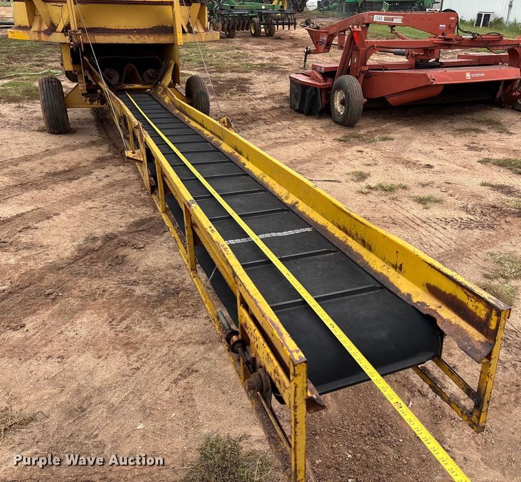 image for item EM8188 Haybuster H-1000 Big Bite tub grinder