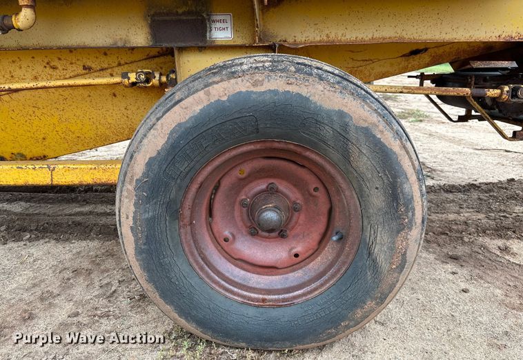 image for item EM8188 Haybuster H-1000 Big Bite tub grinder