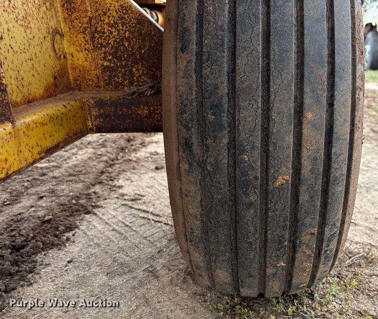 image for item EM8188 Haybuster H-1000 Big Bite tub grinder