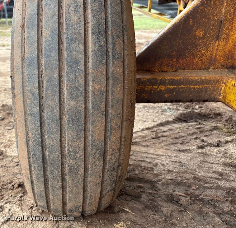 image for item EM8188 Haybuster H-1000 Big Bite tub grinder