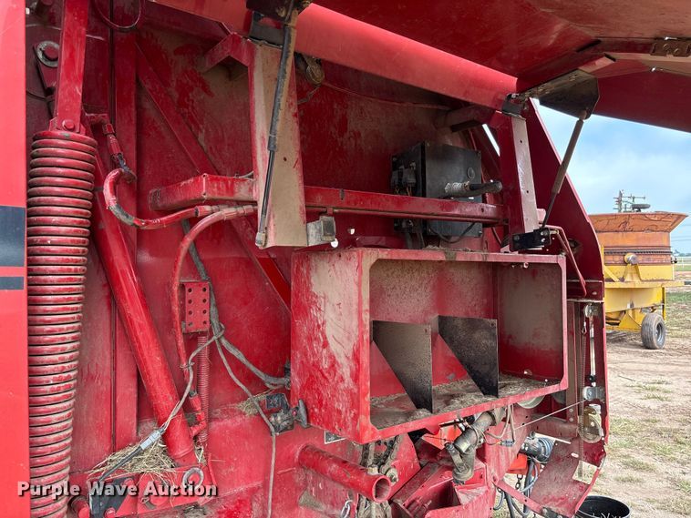 image for item EM8191 2012 Case RB564 round baler