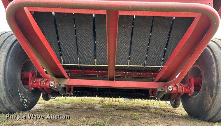 image for item EM8191 2012 Case RB564 round baler