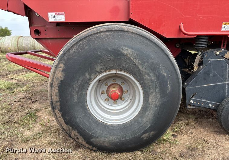 image for item EM8191 2012 Case RB564 round baler