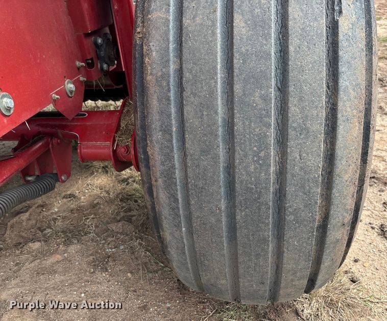 image for item EM8191 2012 Case RB564 round baler