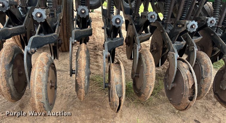 image for item EM8195 Great Plains Solid Stand 30 3SF30-487591 grain drill