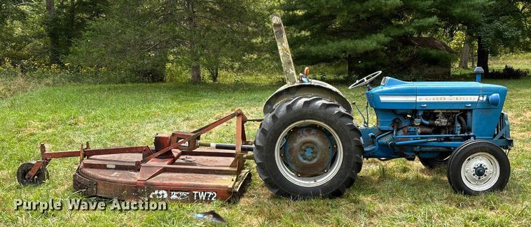 image for item EN5583 1972 Ford 2000 tractor