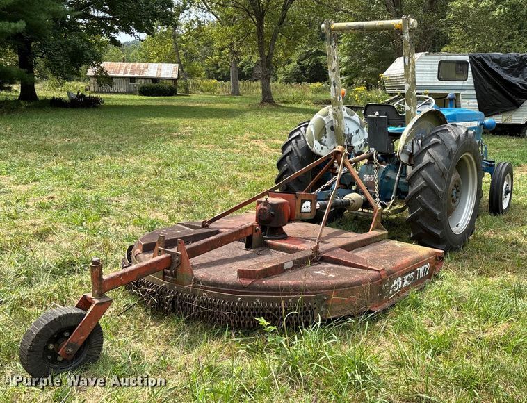 image for item EN5583 1972 Ford 2000 tractor