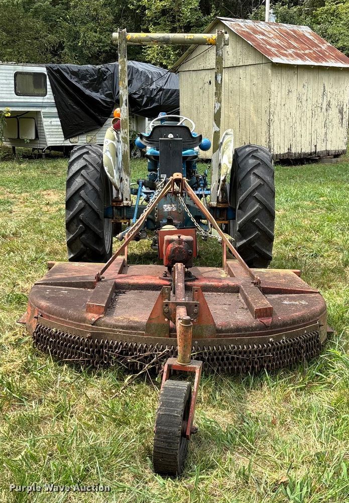 image for item EN5583 1972 Ford 2000 tractor