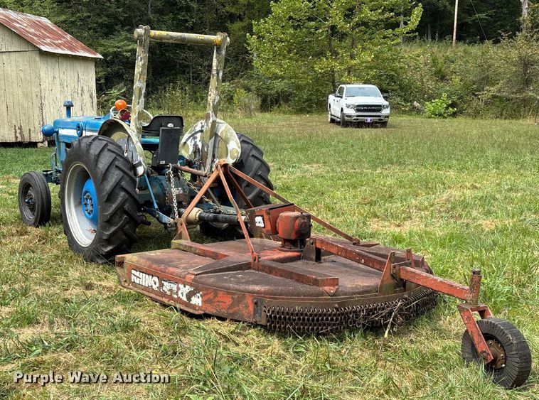 image for item EN5583 1972 Ford 2000 tractor