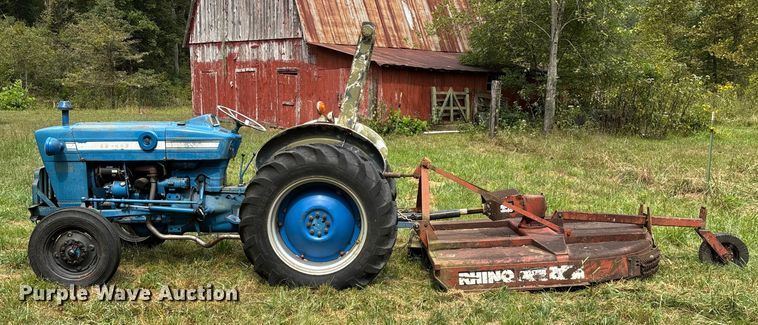 image for item EN5583 1972 Ford 2000 tractor