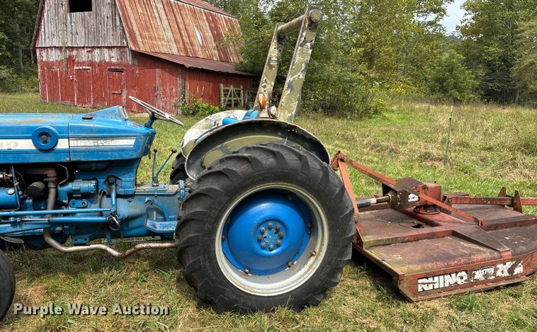 image for item EN5583 1972 Ford 2000 tractor